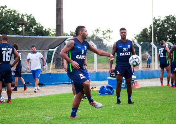 CSA viaja a Goiânia para enfrentar o Vila Nova sem Walter e Mota