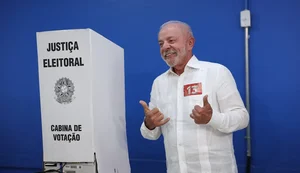 Lula vota e enaltece mobilização popular: 'nunca vi nada igual'