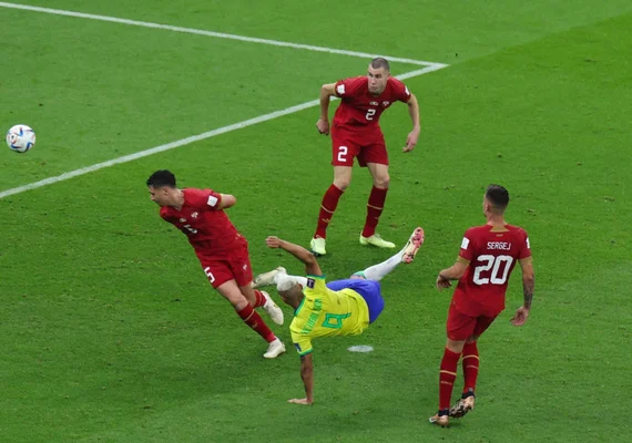 Richarlison faz dois e Brasil estreia com vitória sobre a Sérvia no Catar