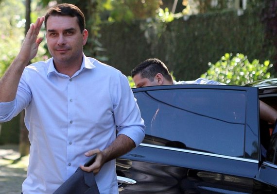 Flávio Bolsonaro: a trajetória do hoje senador eleito, envolvido no Caso Queiroz