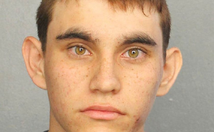 Jovem que matou 17 em escola na Flórida era membro de grupo supremacista branco