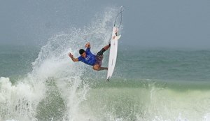 Praia do Trapiche da Barra tem dia de boas ondas dando sequência a baterias masculinas no Vivo Dream Tour Maceió