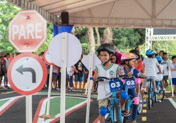 Crianças aprendem sobre normas de trânsito em palestra e circuito promovidos pelo Detran