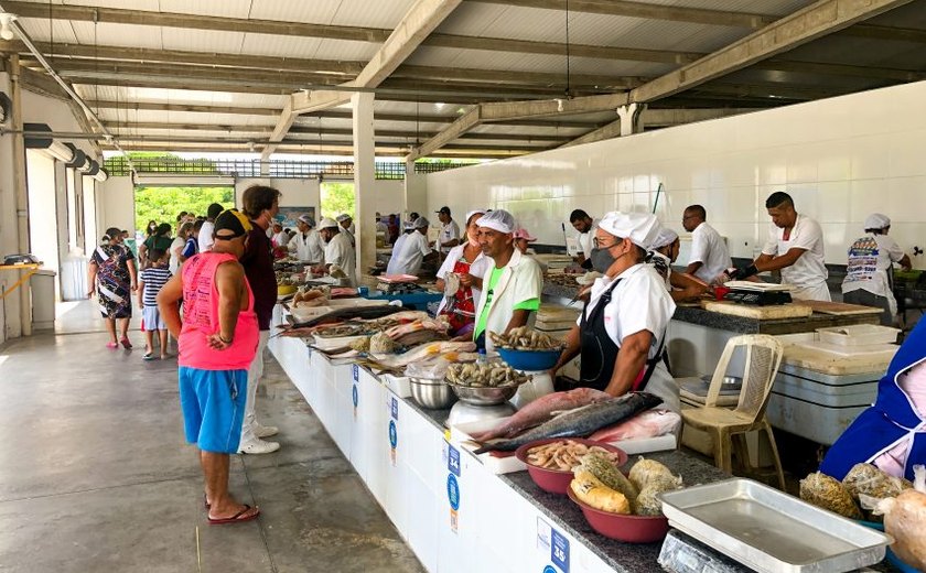 Consumidores movimentam Centro Pesqueiro à procura por peixes e frutos do mar