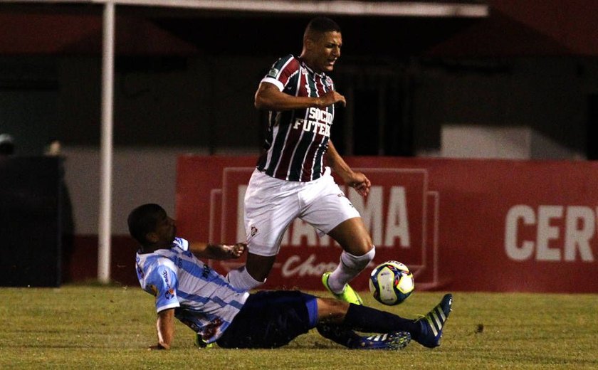 Fluminense despacha o Macaé e segue na ponta do grupo C do Carioca