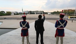 Líderes saúdam Biden, mas Bolsonaro permanece calado e isolado