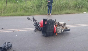 Acidente entre duas motos deixa condutor gravemente ferido