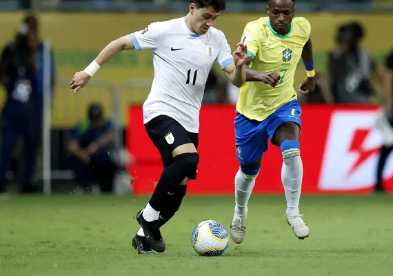 Brasil sai perdendo, mas consegue empatar jogo contra o Uruguai