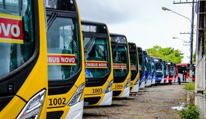 Prefeitura de Maceió entrega 20 novos ônibus à população
