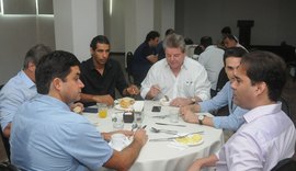 Prefeito Rui Palmeira participa de reunião com vereadores de Maceió