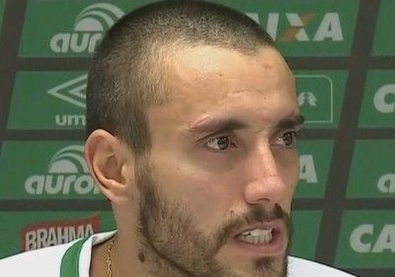 Alan Ruschel chora muito em primeira coletiva após acidente de avião