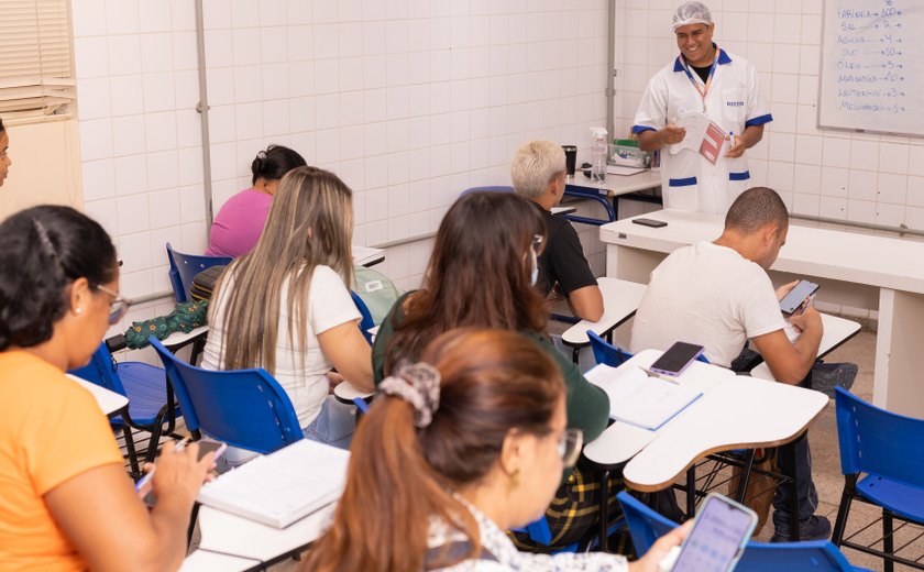 Mais de 600 alunos iniciam cursos profissionalizantes pelo Emprega Jovem