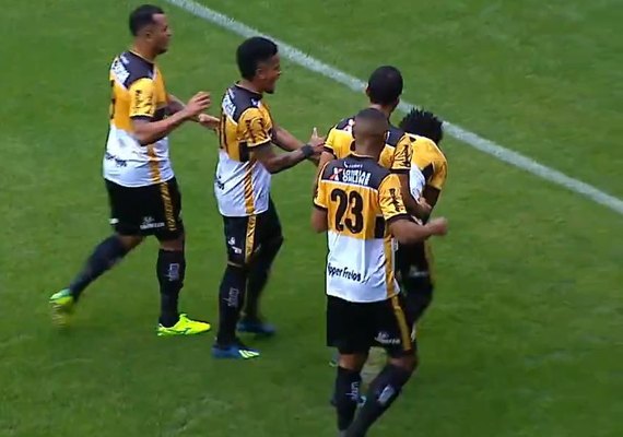 Em jogo quente e de cinco gols, Criciúma bate Avaí