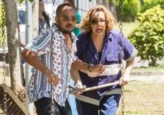 'Rock Story': Néia é chantageada por bandido que roubou álbum de Gui