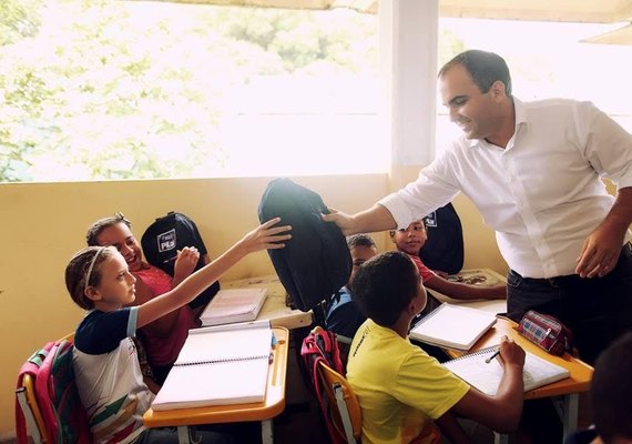 Prefeitura cria projeto para premiar melhores alunos e professores