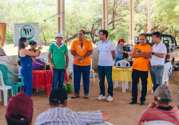 Alagoas Maior entrega equipamentos para associações e cooperativas