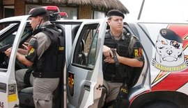 Polícia identifica arsenal de armas em residência no Salvador Lyra