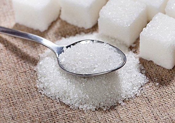 Alimentos com muito açúcar terão alerta para consumidor, diz ministro