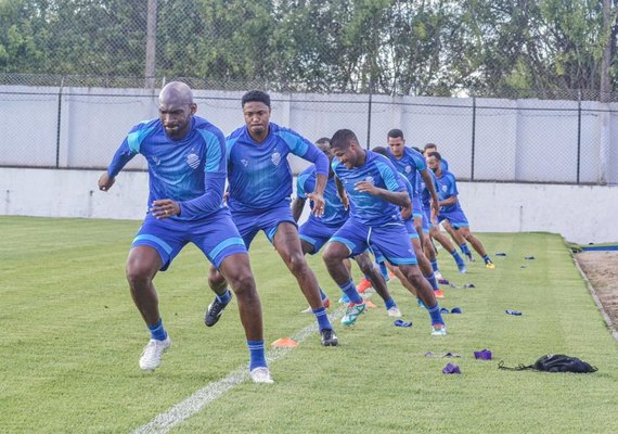 CSA volta aos trabalhos de olho no duelo com o Cuiabá