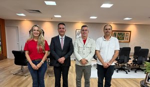 Paulo Dantas recebe Deputado Ronaldo Medeiros e trabalhadores da CASAL e avançam no diálogo