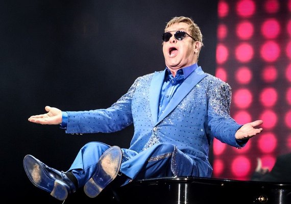 Putin diz que Elton John é músico genial, mas está enganado sobre direitos LGBT na Rússia