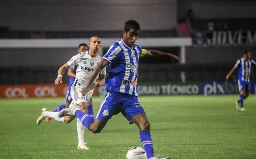 CSA sai na frente, mas deixa Grêmio empatar jogo no Rei Pelé 