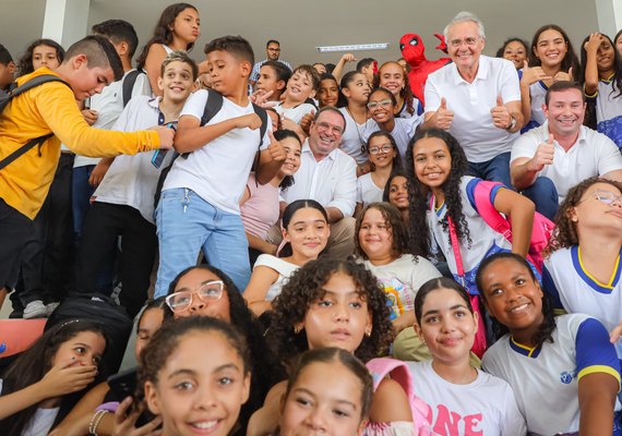 Senador Renan elogia trabalho de Luciano Barbosa durante inauguração de escola em Arapiraca