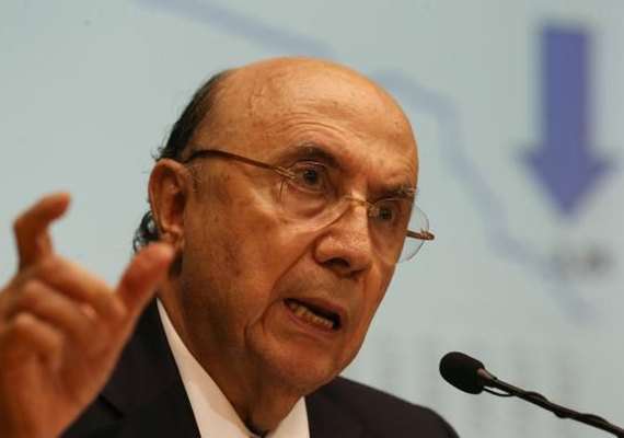 Meirelles diz que governo discute proposta, mas não 'jogou toalha' sobre Previdência