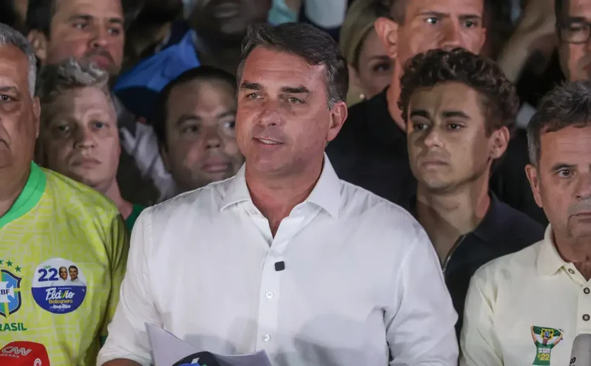 Polícia Federal cancela passaportes de Flávio Bolsonaro