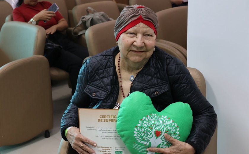 Unimed Maceió celebra último ciclo de quimioterapia de paciente com homenagem emocionante