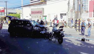 Motorista atropela três motociclistas e um morre na Avenida Fernandes Lima