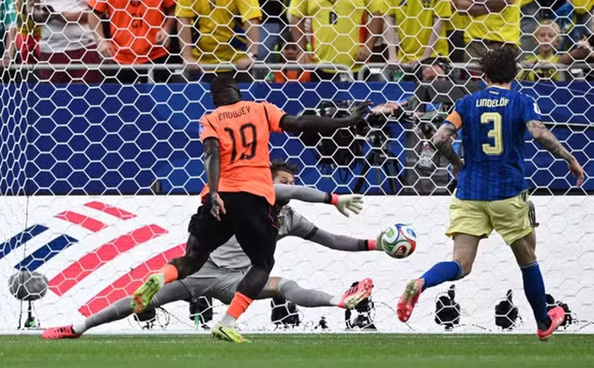 Holanda assume liderança do grupo após atropelar Suécia com dois gols de Brobbey e Gakpo