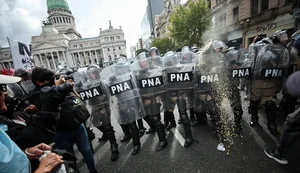 Ajuste de Milei reduz número de novos aposentados em 53% na Argentina