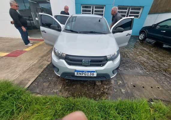 PC recupera carro roubado em posse de estelionatário e entrega ao dono