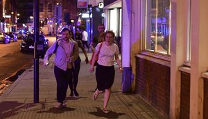 Na Inglaterra, incidente fecha a London Bridge e o Borought Market