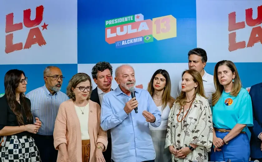 Lula celebra avanço do fim da escala 6x1 e defende investimento público