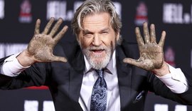 Ator Jeff Bridges deixa sua marca na Calçada da Fama em Hollywood