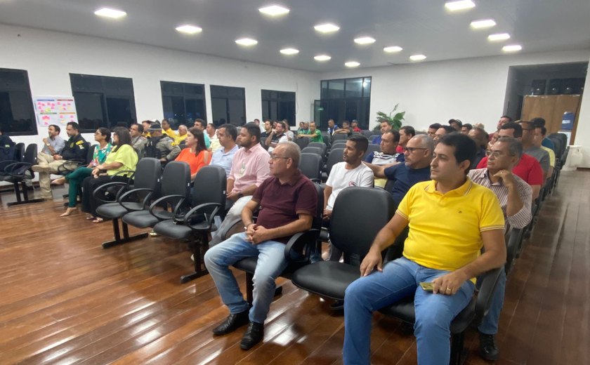 PRF promove palestra sobre prevenção de acidentes no trânsito