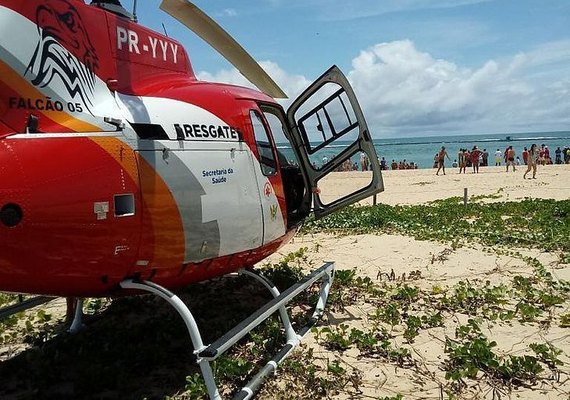 Bombeiros retomam buscas por pessoa que se afogou na praia do Sobral