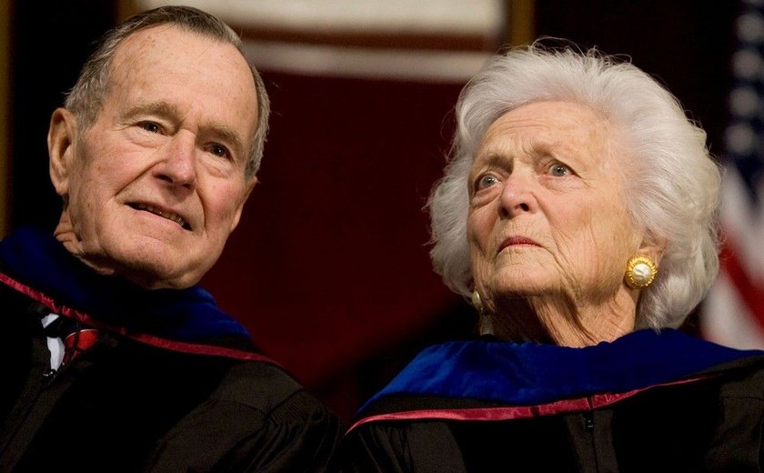 Quadro de George H.W. Bush é estável, e sua mulher está '1.000% melhor'