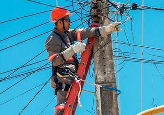 Eletrobras suspenderá fornecimento de energia em 13 cidades do Sertão