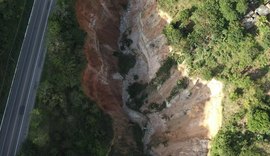 Erosão avança na Ladeira do Catolé e assusta moradores e motoristas do Clima Bom