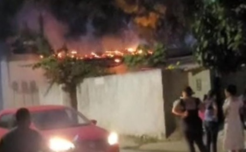 Vítima de incêndio em residência tem queimaduras de terceiro grau