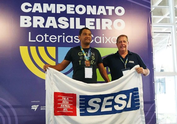 Atleta do Sesi medalhista nacional na natação paralímpica tem recepção calorosa em Maceió