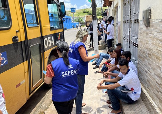 Seprev leva informação sobre tratamento para dependentes químicos ao interior