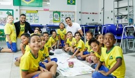 Álbum de figurinha é tema de projeto em escola municipal