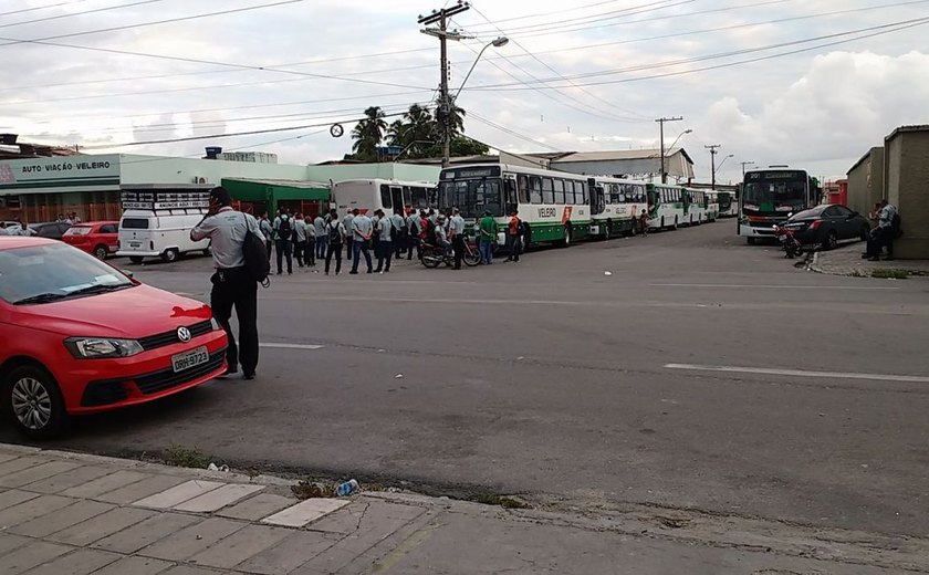 Rodoviários encerram paralisação e ônibus da Veleiro voltam a circular em Maceió