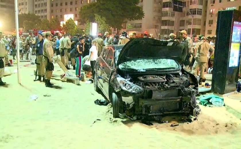 Motorista invade calçadão e deixa feridos na Praia de Copacabana