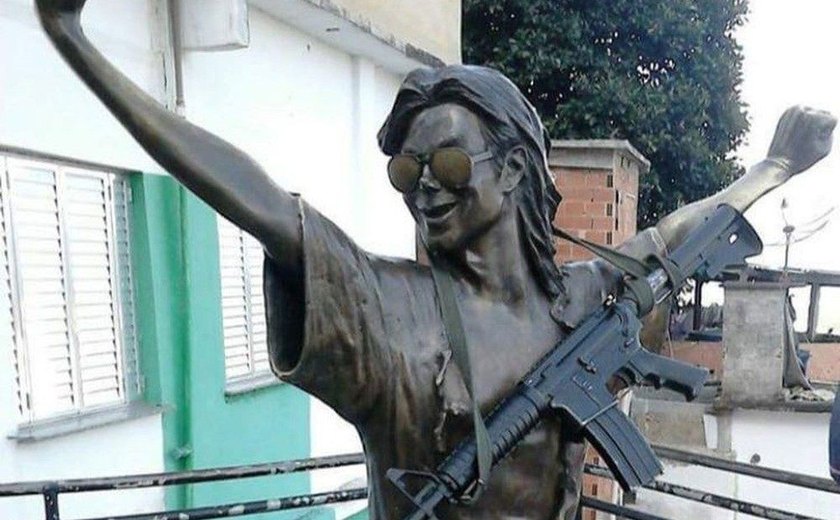 Polícia identifica suspeitos de colocarem fuzil na estátua de Michael Jackson