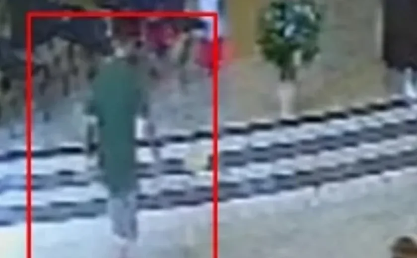 Homem invade igreja, dá soco em bispo e grita: 'Avisa para Jesus'